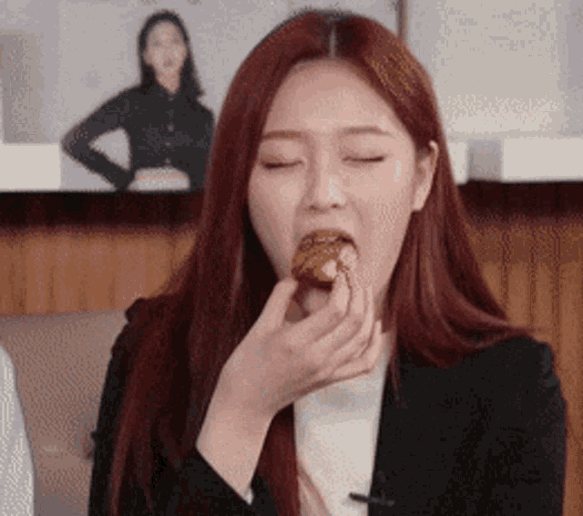 Kpop Eating GIF - Kpop Eating Loona GIFs