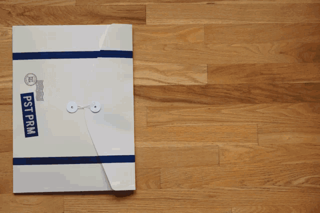 a white t-shirt is inside of a pspprm envelope