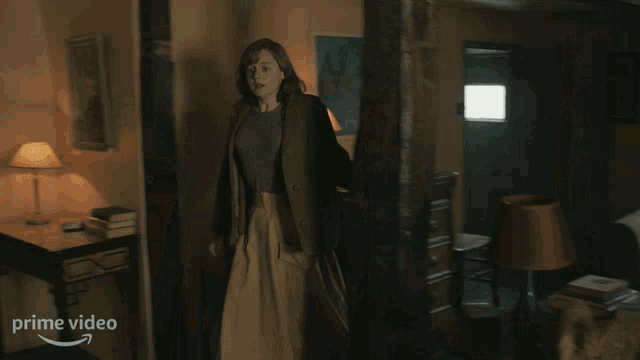 Panicking Younger Marion GIF - Panicking Younger Marion Emma Corrin GIFs