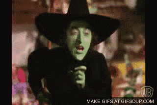 the witch from the wizard of oz has a green face paint