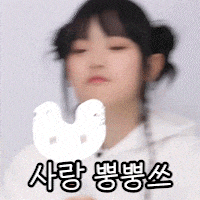a blurry picture of a girl with chinese writing
