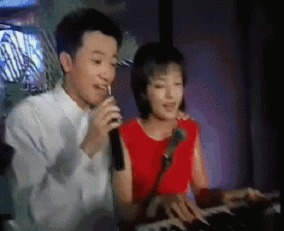 唱歌，赵薇，苏有朋，老房有喜 GIF - Zhao Wei Singing Su You Peng GIFs