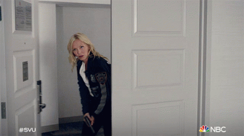 Police Are Here Amanda Rollins GIF - Police Are Here Amanda Rollins Law And Order Special Victims Unit GIFs