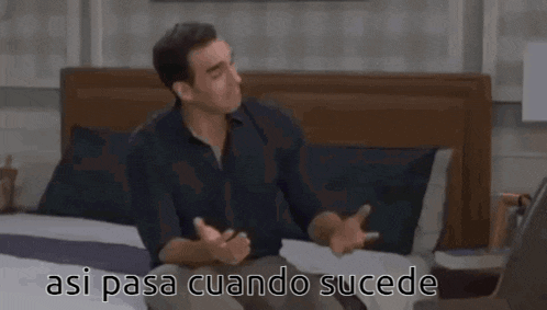 a man is sitting on a bed with the words " asi pasa cuando succede " written above him