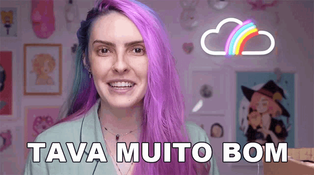 a woman with purple hair says tava muito bom in front of a cloud