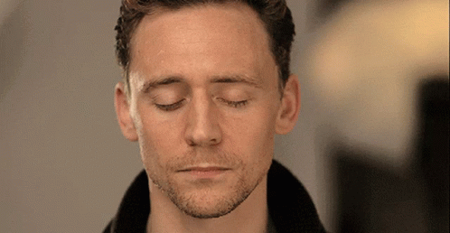 Tom Hiddleston GIF - Tom Hiddleston Blink GIFs