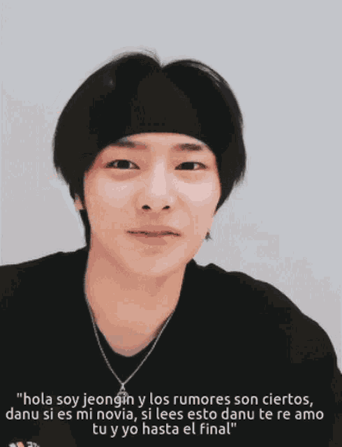 a young man wearing a headband and a necklace is smiling with a caption that says hola soy jeongin