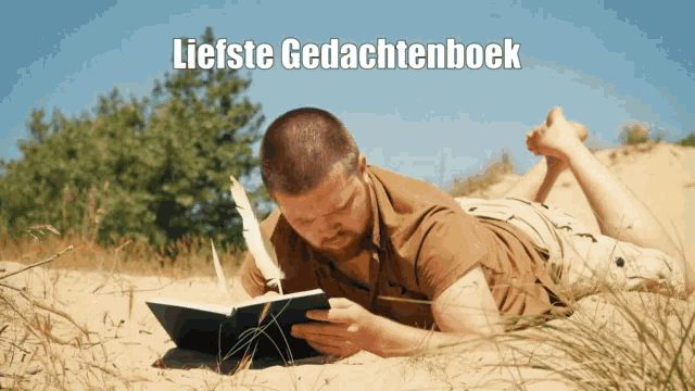 a man laying in the sand reading a book with liefste gedachtenboek written on the bottom