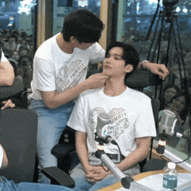 a man wearing a shirt that says ' comilly ' on it