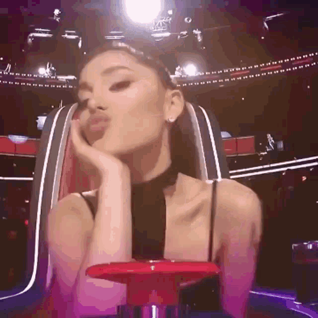 Ariana Grande Ariana Grande Kiss GIF - Ariana Grande Ariana Grande Kiss The Voice GIFs