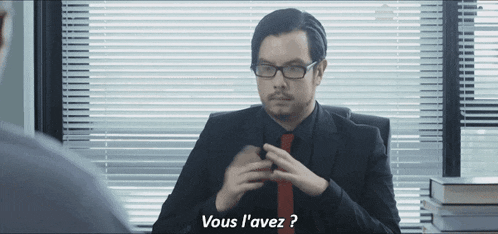 a man in a suit and tie says vous l'avez in french