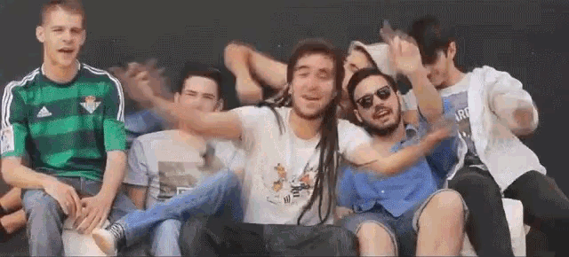 Entre Amigos Gang GIF
