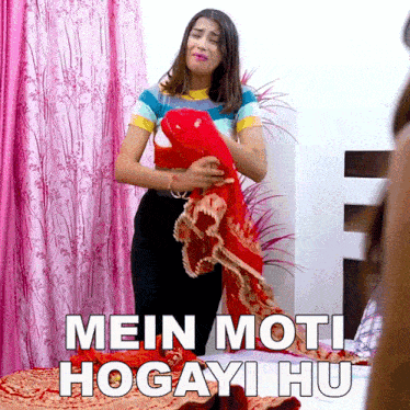 a woman holding a red blanket with the words mein moti hogayi hu on the bottom