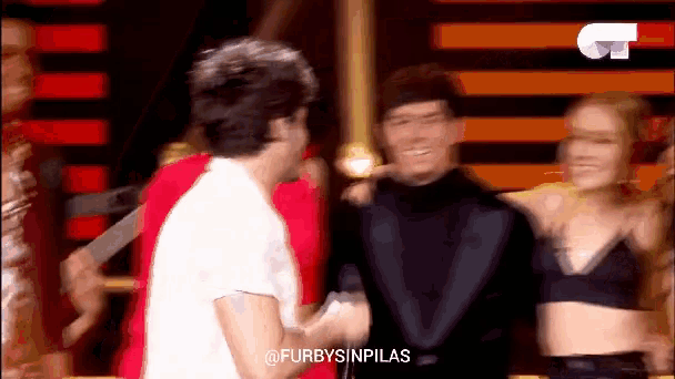 a blurred image of a group of people with the hashtag furbysinpilas at the bottom