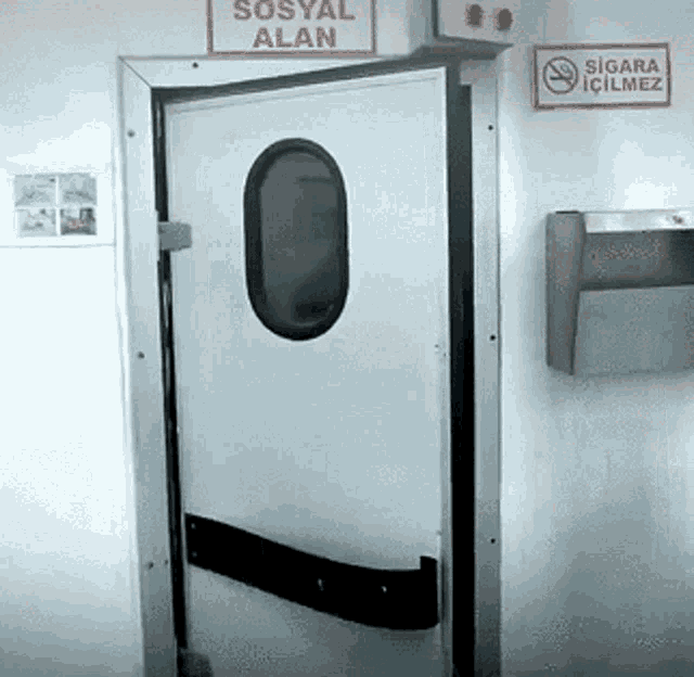 a door with a sign that says sosyal alan on it