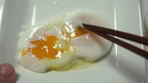 目玉焼き 卵　朝ご飯 GIF - Runny Egg Yolk Chopstick GIFs