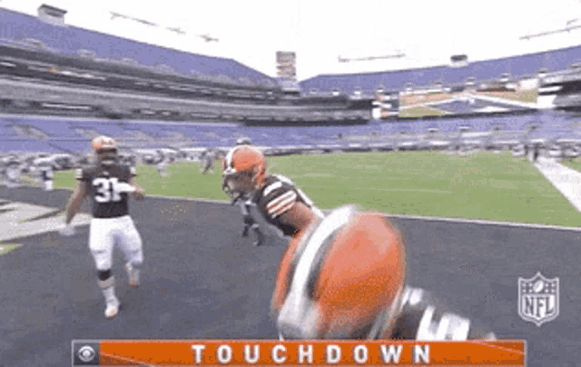 a football game is being shown on cbs and the word touchdown is on the bottom