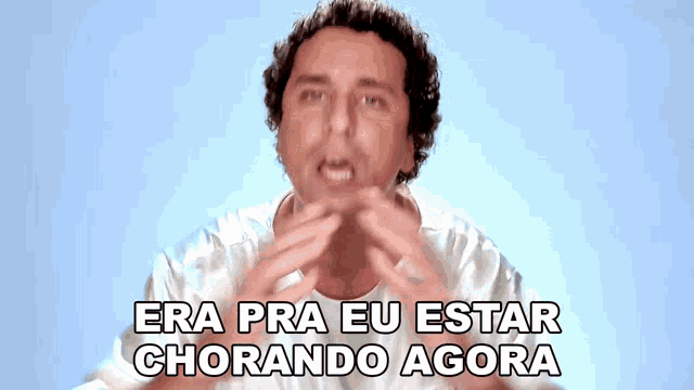 a man in a white shirt says " era pra eu estar chorando agora "