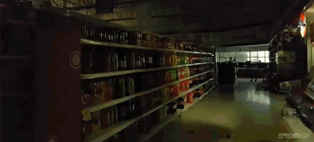 an empty grocery store aisle with a sign that says " fresh foods "