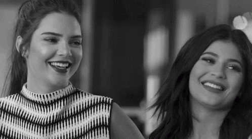 Kylie Jenner Kendall Jenner GIF - Kylie Jenner Kendall Jenner Laughing GIFs