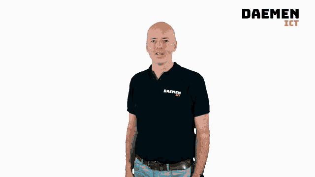a man wearing a black shirt that says daemen ics