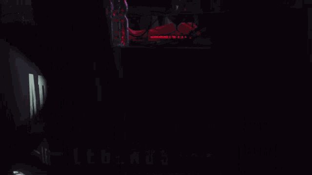 a blurry picture of a sign that says ' lg ' on it