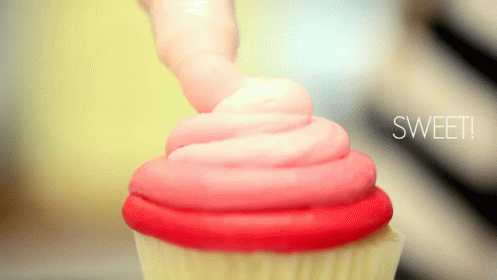 Ombre Cupcakes GIF - Cupcakes Baking Dessert GIFs