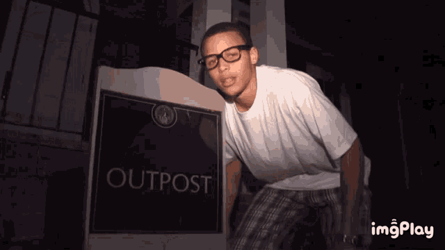 Curry Davidson GIF - Curry Davidson Outpost GIFs