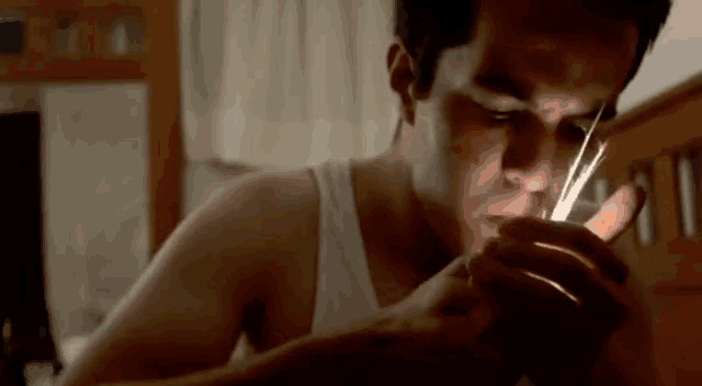 Nicolas De Llaca Fumando GIF