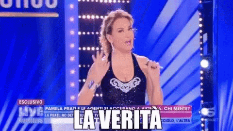 a woman is standing in front of a blue background with the words la verita on it