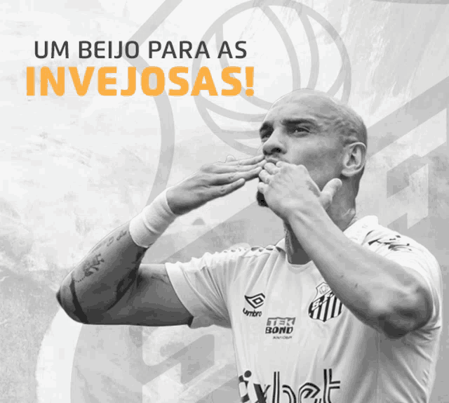 a soccer player blowing a kiss with the words um beijo para as invejosas