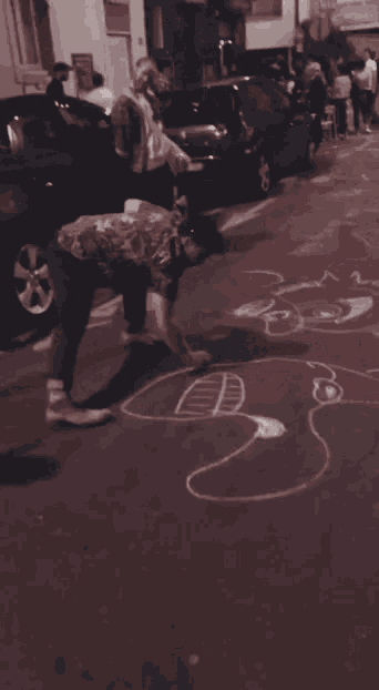 Thani Draw GIF - Thani Draw Sidewalk Chalk GIFs
