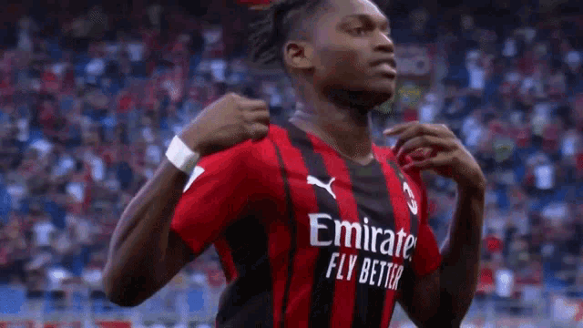 a soccer player with the number 17 on their jersey