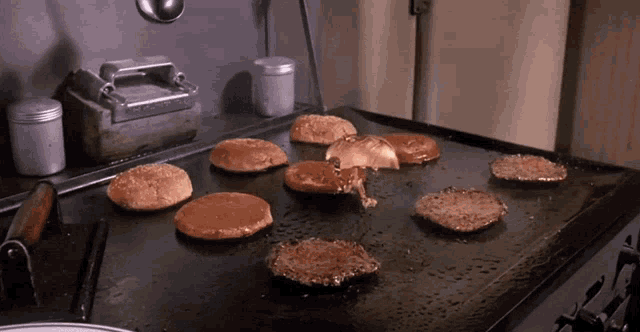 Batteries Not Included Cheeseburger GIF - Batteries Not Included Cheeseburger Cheese Head GIFs