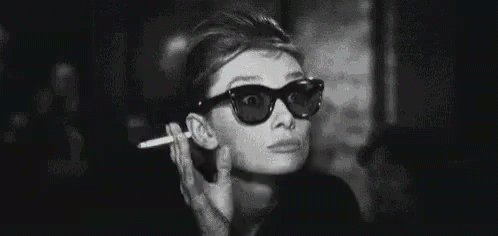 Pergunta Porque Somos Família, Você Já Lavou A Louça? GIF - Audrey Hepburn What Breakfast At Tiffanys GIFs