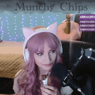 Munchy Chips Yummy GIF - Munchy Chips Yummy Tastes Good GIFs
