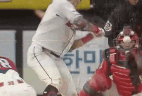 두산 베어스 야구 최주환 홈런 날라간다 GIF - Doosan Bears Baseball GIFs