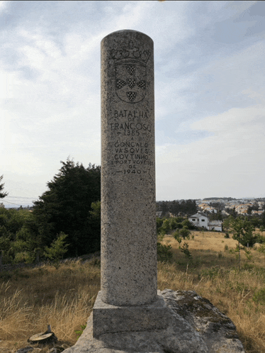 a stone pillar that says batalha francisco de goncalves