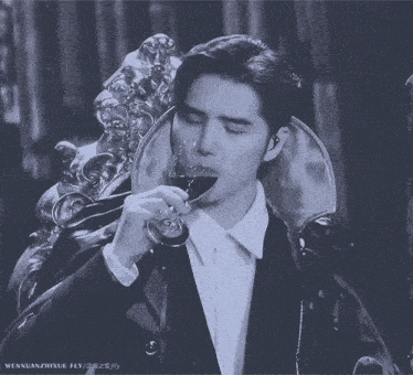 a man in a tuxedo is drinking from a glass with the name wenxuanzhixue fly written on the bottom
