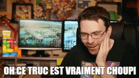 a man sitting in front of a computer with the words oh ce truc est vraiment choupi