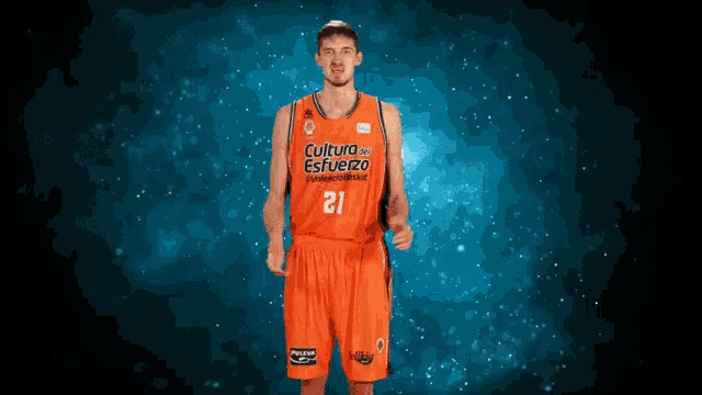 a man wearing an orange jersey that says cultura esfuerzo on it