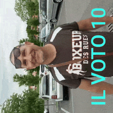a man wearing a boxeur des rues shirt is smiling