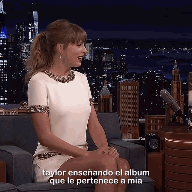 Red Taylor Swift Red Tv GIF - Red Taylor Swift Red Tv Red Taylors Version GIFs