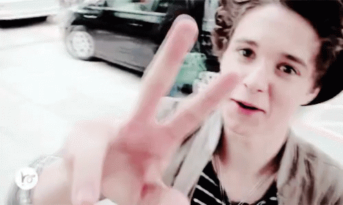 The Vamps' Bradley Simpson Peaces Out GIF - Thevamps Bradlelysimpson Peaceout GIFs