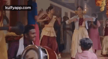Dancing.Gif GIF - Dancing Naaleyanu Mangalam Dance GIFs
