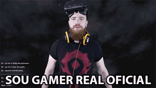 a man wearing headphones and a virtual reality headset with the words sou gamer real oficial written below him