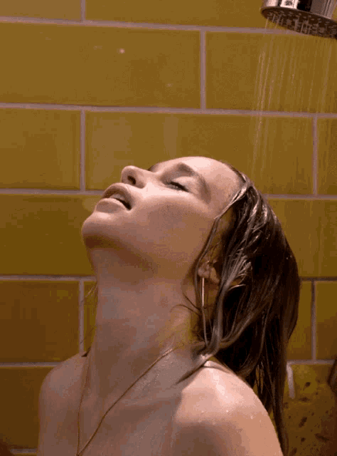 Emilia Clarke Shower GIF - Emilia Clarke Shower Wet GIFs