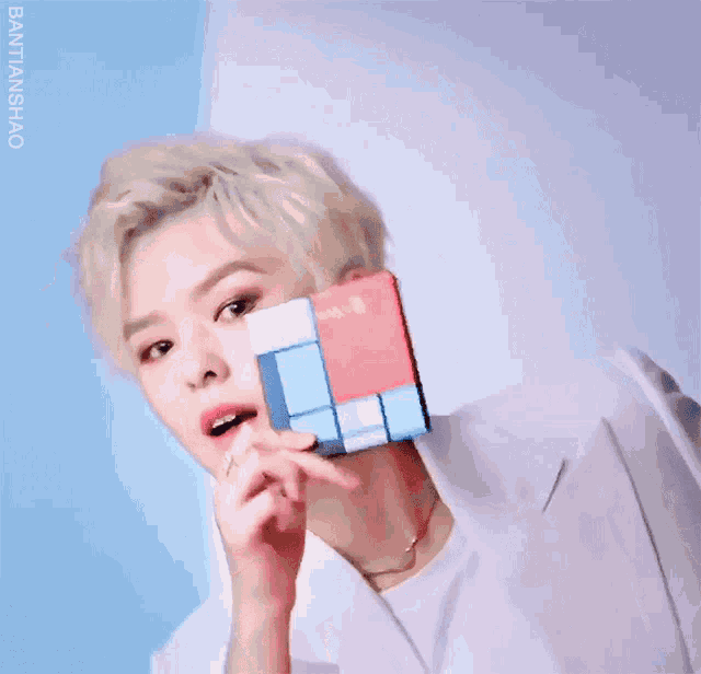 a person holding a box that says ' bantianshao ' on it