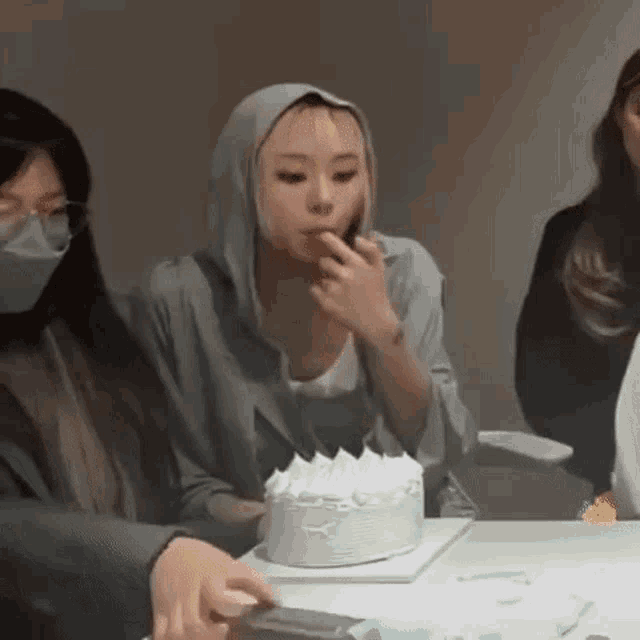 Chaeyoung Cake GIF - Chaeyoung Cake Shocked GIFs