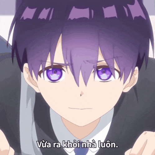 a close up of a person with purple hair and the words " vừa ra khỏi nhà luôn " below them